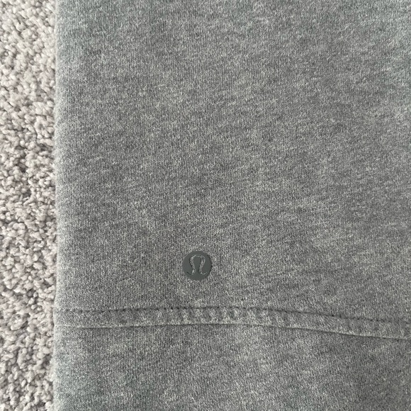 Lululemon quilted front with zipper detail crewneck - Picture 4 of 6